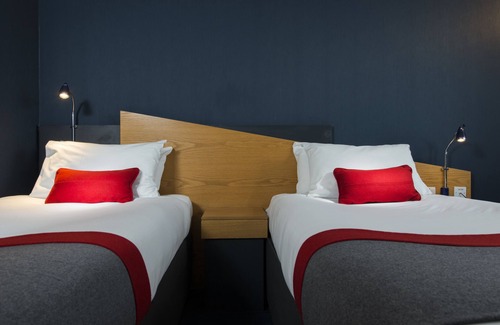 Lydiard Tregoze Hotel | Comfortable Stay at Holiday Inn Express Swindon - West