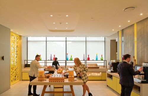 Macquarie Park Hotel | Modern Holiday Inn Express Sydney Macquarie Park Hotel