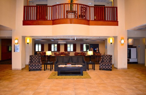 Lindbergh Lawns Hotel | Guest Favorite: Holiday Inn Express Syracuse Fairgrounds
