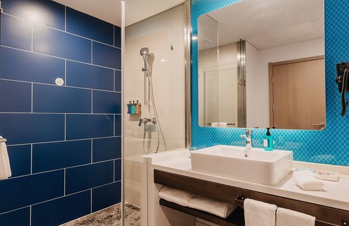Jiaojiang Hotel | Budget-Friendly Stay at Holiday Inn Express Taizhou CMC