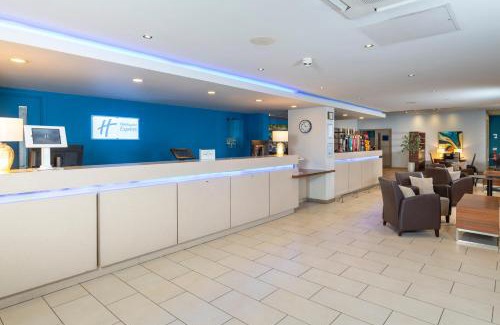 Taunton Hotel | Pet-Friendly Holiday Inn Express Taunton East with Breakfast