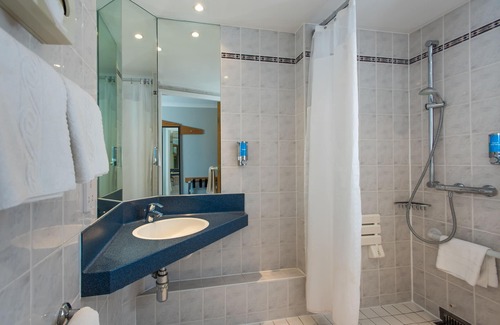 Taunton Hotel | Comfortable Holiday Inn Express Taunton East - Great Amenities!