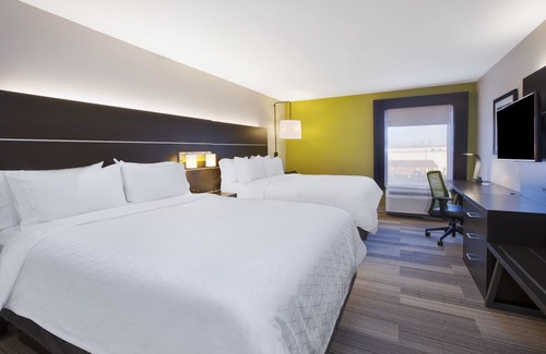 Tiffin Hotel | Relax at Holiday Inn Express Tiffin with Pool & Breakfast