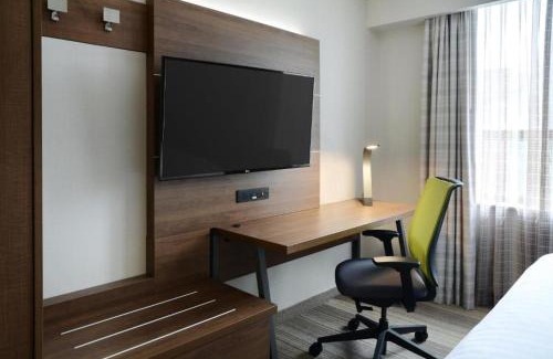 St. Lawrence Hotel | Convenient Holiday Inn Express Toronto Downtown with Breakfast