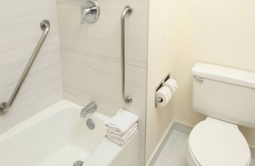 Torreon Hotel | Relax at Holiday Inn Express Torreon with Pool & Spa