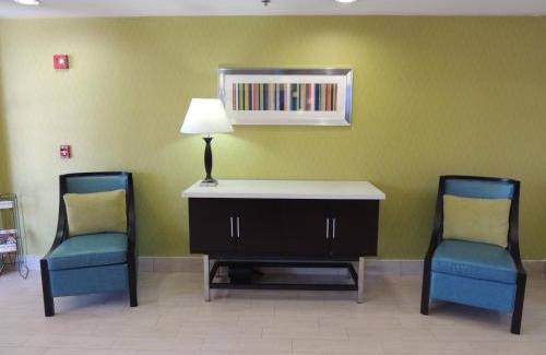 New Castle Hotel | Comfortable Stay at Holiday Inn Express Trussville