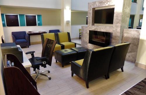 New Castle Hotel | Comfortable Stay at Holiday Inn Express Trussville
