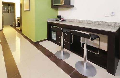 Tuxpan Hotel | Top-Rated Holiday Inn Express Tuxpan with Pool & Spa