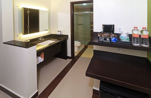 Tuxpan Hotel | Top-Rated Holiday Inn Express Tuxpan with Pool & Spa