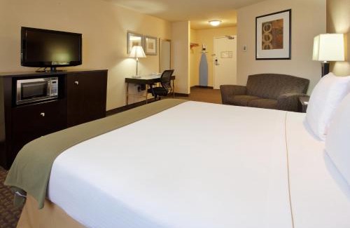 Union City Hotel | Discover Holiday Inn Express Union City, San Jose with Pool
