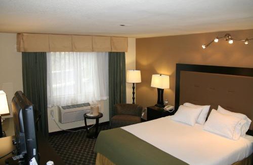 Union City Hotel | Discover Holiday Inn Express Union City, San Jose with Pool