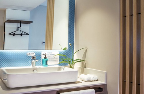 Urumqi City Centre Hotel | Inviting Holiday Inn Express Urumqi Station – Rated 9.2/10