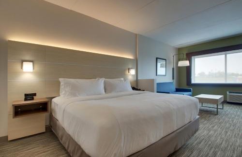 Elizabethtown Hotel | Modern Holiday Inn Express & Suites in Elizabethtown North