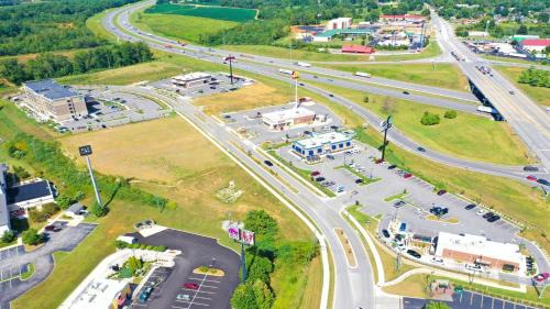 Elizabethtown Hotel | Modern Holiday Inn Express & Suites in Elizabethtown North
