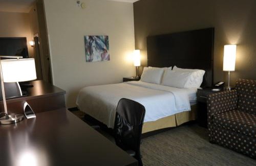 Fredericksburg Hotel | Relax at Holiday Inn Express Fredericksburg - Pet Friendly Stay