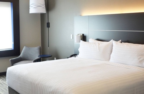 Jacksonville Hotel | Convenient Stay at Holiday Inn Express & Suites Jacksonville