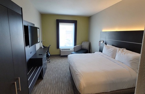 Junction City Hotel | Comfortable Stay at Holiday Inn Express & Suites Junction City