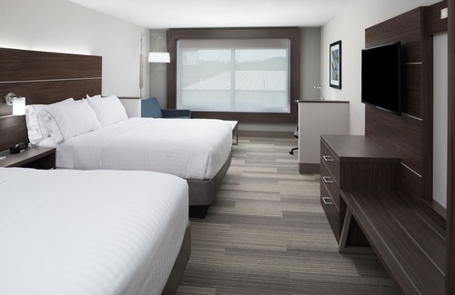 Kingdom City Hotel | Guest Rated: 9.4 - Holiday Inn Express & Suites Kingdom City