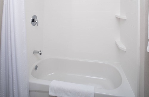 Kingdom City Hotel | Guest Rated: 9.4 - Holiday Inn Express & Suites Kingdom City