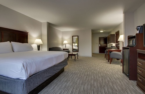Middleborough Hotel | Discover Comfort at Holiday Inn Express Middleboro Raynham