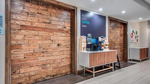 Mount Pleasant Hotel | Comfortable Stay at Holiday Inn Express Mount Pleasant