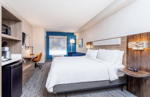 National Gardens Hotel | Top-Rated Holiday Inn Express & Suites in Ormond Beach