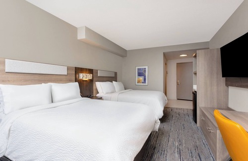National Gardens Hotel | Top-Rated Holiday Inn Express & Suites in Ormond Beach