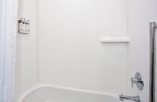 National Gardens Hotel | Top-Rated Holiday Inn Express & Suites in Ormond Beach