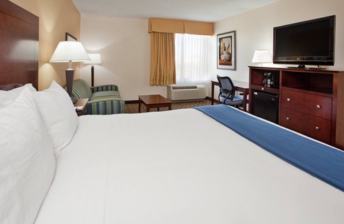 Central Scottsdale Hotel | Inviting Holiday Inn Express Scottsdale North with Pool & Spa