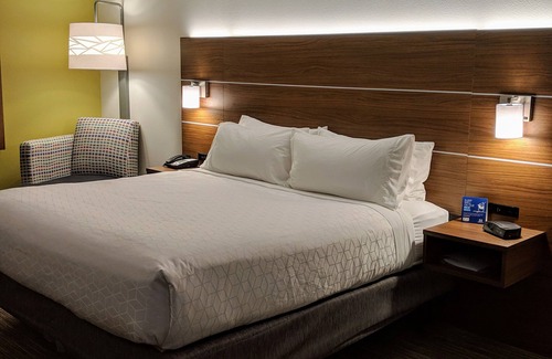 Pounding Mill Hotel | Discover Holiday Inn Express & Suites Claypool Hill's Best Amenities