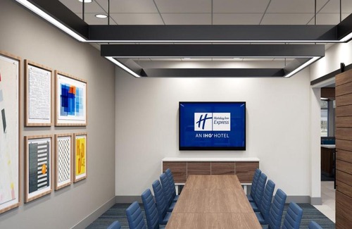 Sauk City Hotel | Discover Holiday Inn Express - Sauk City with Pool & Breakfast