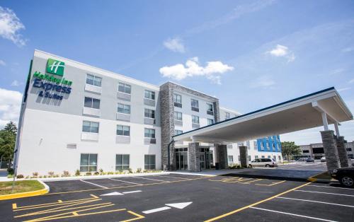 Rehoboth Beach Hotel | Cozy Holiday Inn Express & Suites Rehoboth Beach Escape
