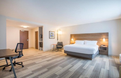Reisterstown Hotel | Relax at Holiday Inn Express & Suites Owings Mills-Baltimore