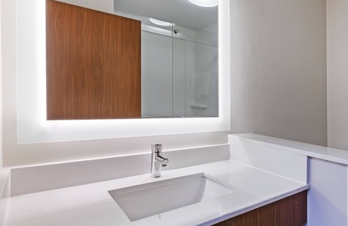 Sand Springs Hotel | Comfortable Stay at Holiday Inn Express Tulsa West with Pool