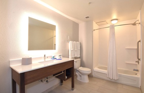 Southern Pines Hotel | Discover Holiday Inn Express Southern Pines: Top-Rated Amenities