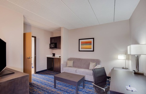 Lake Arbor Hotel | Convenient Stay at Holiday Inn Express I-95 Capitol Beltway