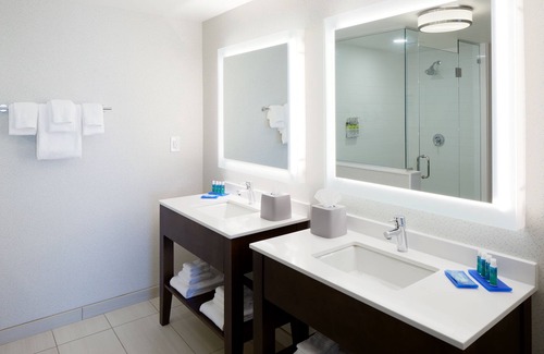 West Chester Hotel | Discover Holiday Inn Express & Suites-Cincinnati North