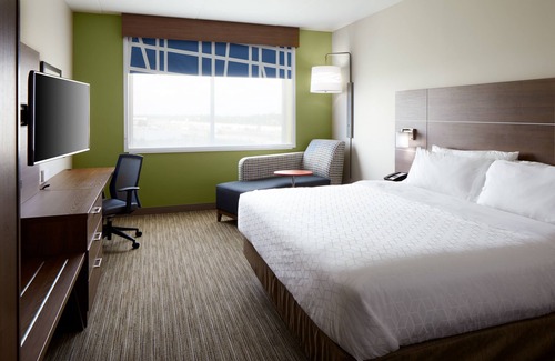 West Chester Hotel | Discover Holiday Inn Express & Suites-Cincinnati North