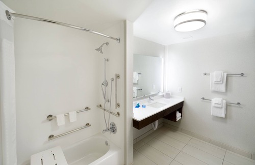 West Chester Hotel | Discover Holiday Inn Express & Suites-Cincinnati North