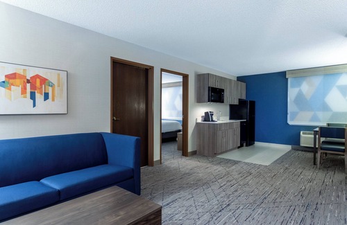 White Bear Lake Hotel | Discover Holiday Inn Express & Suites Vadnais Heights