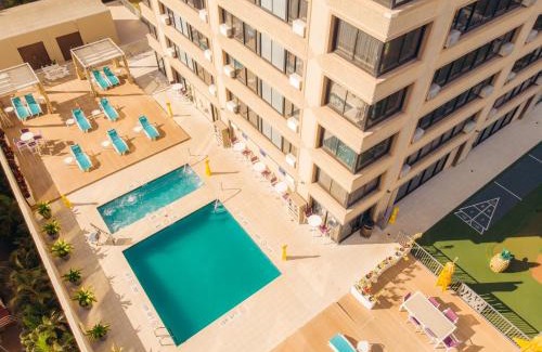 Waikiki Resort | Oceanfront Comfort at Holiday Inn Express Waikiki