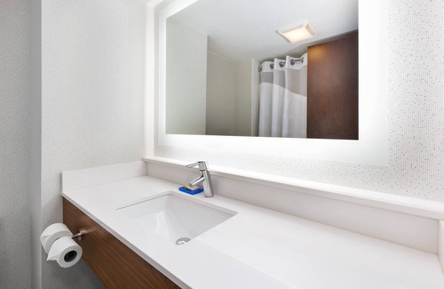 Waldorf Hotel | Comfortable Stay at Holiday Inn Express Waldorf with Spa & Pool