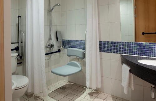 Walsall Hotel | Comfortable Stay at Holiday Inn Express Walsall M6, J10