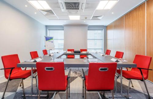 Walsall Hotel | Comfortable Stay at Holiday Inn Express Walsall M6, J10