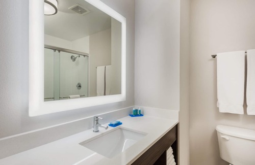 Warrenton Hotel | Guest-Rated 9.2: Holiday Inn Express Warrenton Awaits!