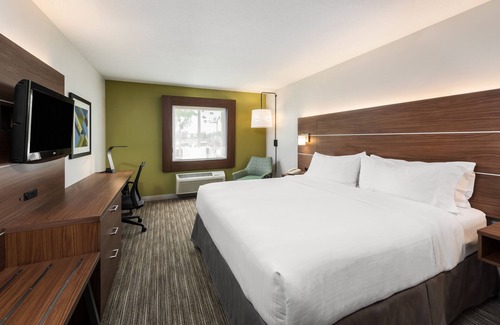 Warrenton Hotel | Guest-Rated 9.2: Holiday Inn Express Warrenton Awaits!