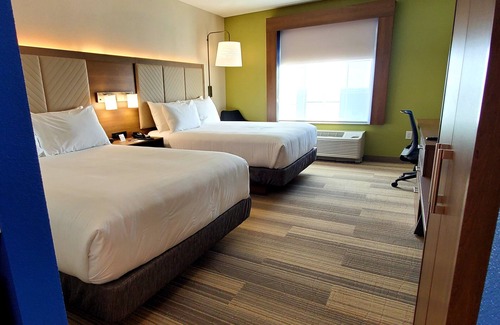 Wells Hotel | Experience Comfort at Holiday Inn Express Ogunquit, Rated 9.2