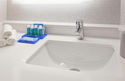West Los Angeles Hotel | Comfortable Stay at Holiday Inn Express West Los Angeles