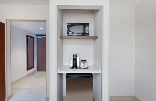 West Los Angeles Hotel | Comfortable Stay at Holiday Inn Express West Los Angeles