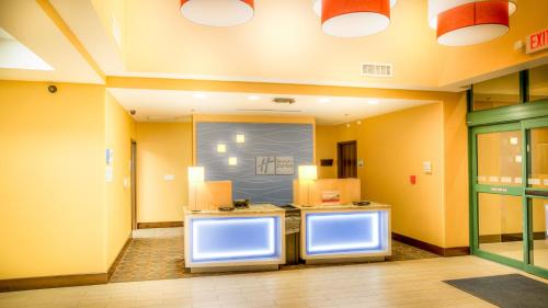 Wichita Hotel | Comfortable Stay at Holiday Inn Express Wichita South